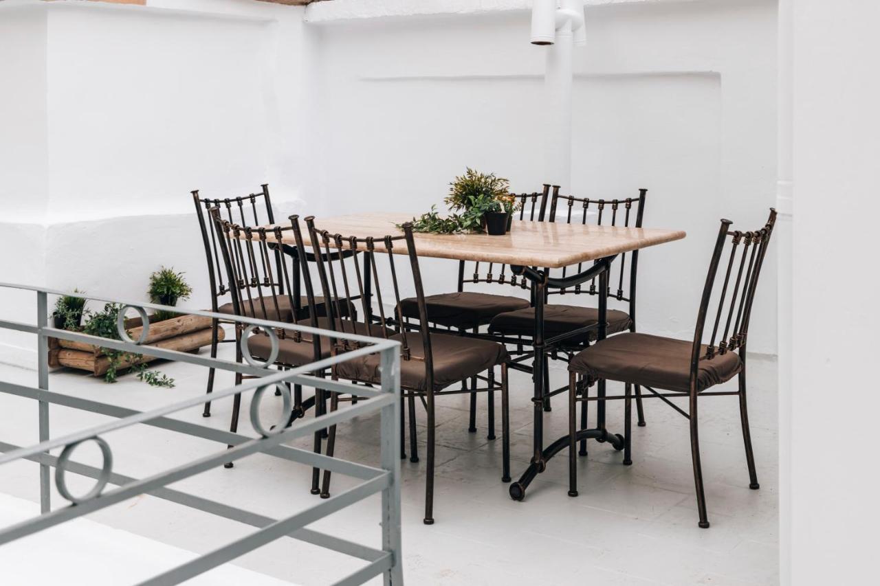 Monastiraki-Psiri, Old Town, 3-Bdr Apt, Sleep 6-10P, Spacious Court Yard 아테네 외부 사진