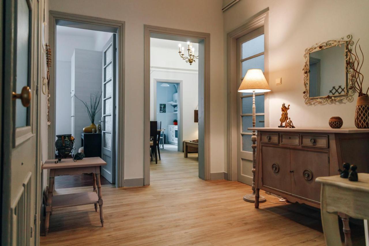Monastiraki-Psiri, Old Town, 3-Bdr Apt, Sleep 6-10P, Spacious Court Yard 아테네 외부 사진