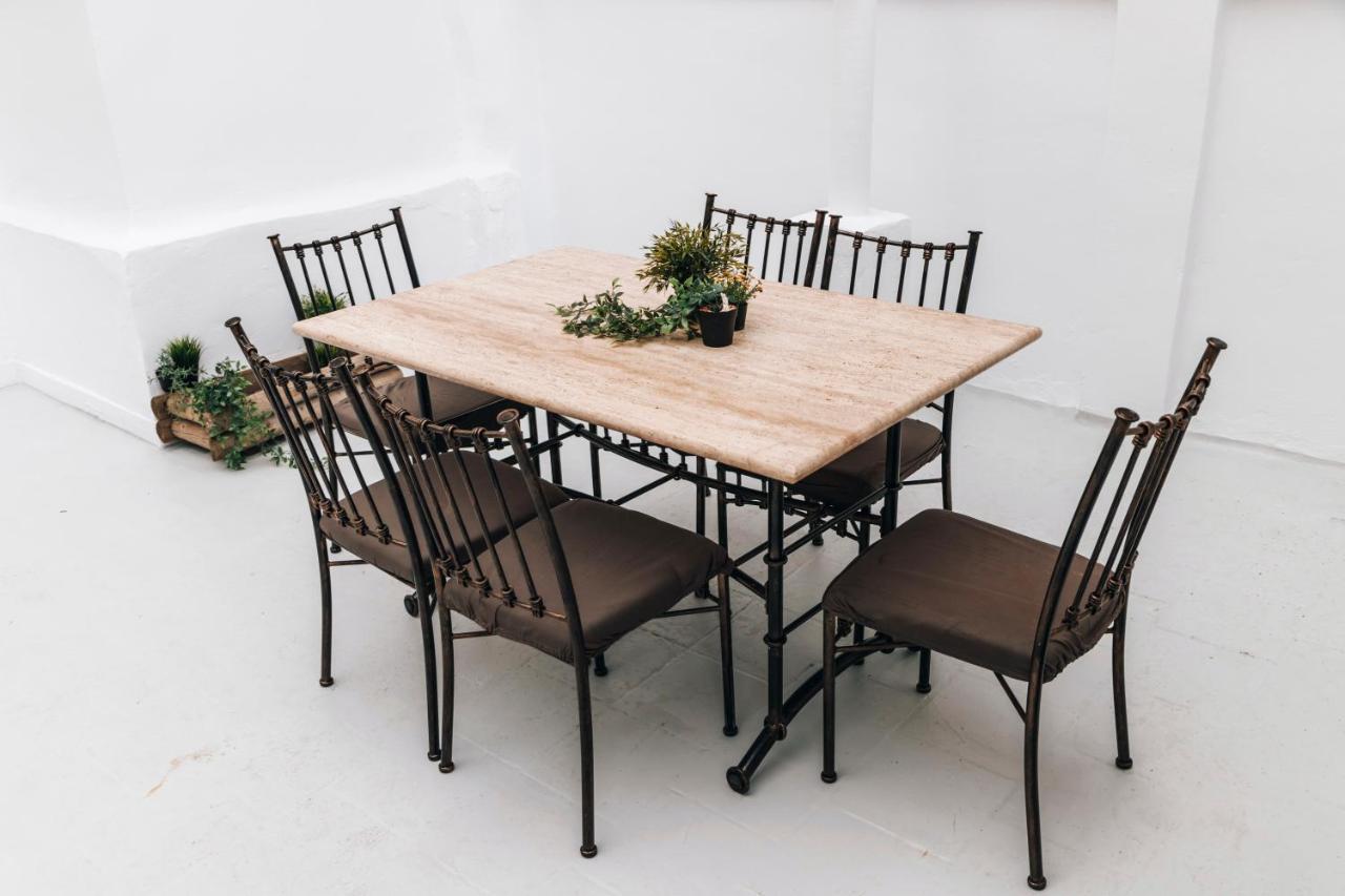 Monastiraki-Psiri, Old Town, 3-Bdr Apt, Sleep 6-10P, Spacious Court Yard 아테네 외부 사진