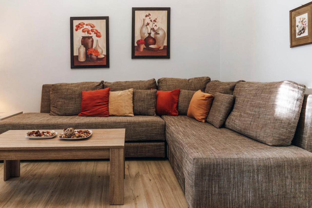 Monastiraki-Psiri, Old Town, 3-Bdr Apt, Sleep 6-10P, Spacious Court Yard 아테네 외부 사진