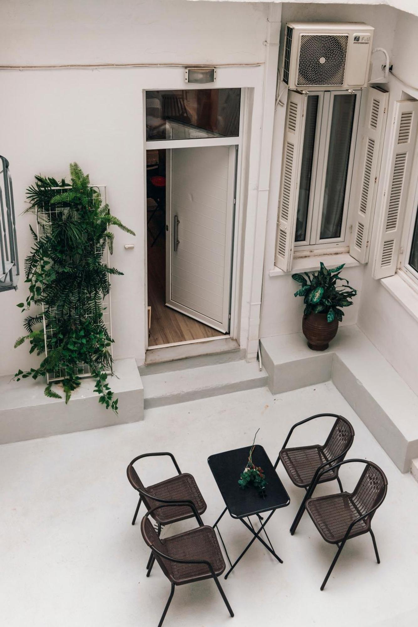 Monastiraki-Psiri, Old Town, 3-Bdr Apt, Sleep 6-10P, Spacious Court Yard 아테네 외부 사진