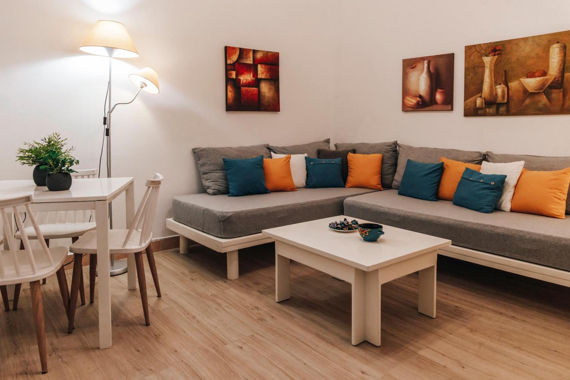 Monastiraki-Psiri, Old Town, 3-Bdr Apt, Sleep 6-10P, Spacious Court Yard 아테네 외부 사진